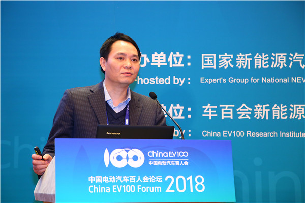 
	尊敬的徐冠華部長、干勇院士、吳志新主任，各位專家，上午好！很高興有這個機會向大家匯報行業(yè)發(fā)展趨勢和建議。


	


	目前各整車企業(yè)在燃料電池發(fā)動機和燃料電池轎車的開發(fā)方面都已經(jīng)形成了相關(guān)的體系，我們認為目前國際上前四位的豐田、本田、奔馳和現(xiàn)代都已經(jīng)在這里了，商用車方面稍微有點不一樣，我們對比了轎車的發(fā)動機和商用車的發(fā)動機，可以看到轎車強調(diào)的是功率密度，耐久性做到5000小時可以滿足整車的壽命，但商用車方面的耐久性將會達到20000小時，功率密度是比較低的