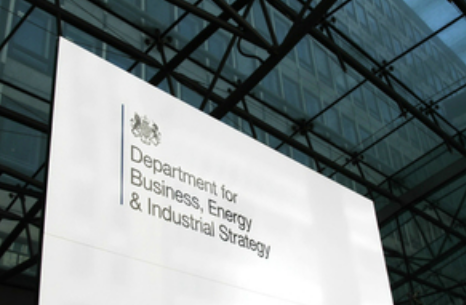 
	中國儲能網(wǎng)訊：為了推動儲能技術(shù)發(fā)展，并向低碳經(jīng)濟轉(zhuǎn)型，英國將在電池技術(shù)研究方面投資2.46億英鎊（合3.2億美元）。


	英國商務(wù)、能源與工業(yè)戰(zhàn)略部部長格雷格·克拉克（Greg Clark）日前宣布將在為期四年的投資周期中對這個名為“法拉第挑戰(zhàn)（Faraday Challenge）”項目進行投資