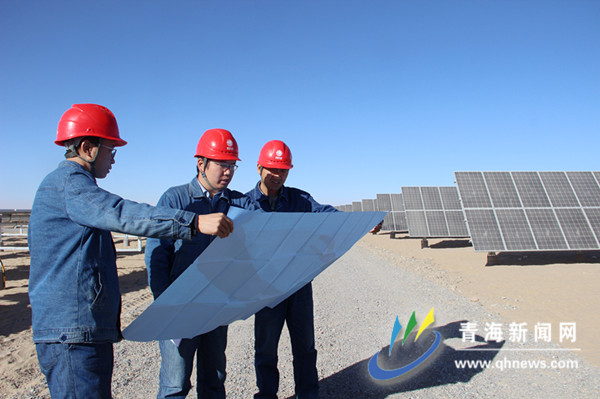 
	
		
			中國儲能網(wǎng)訊：新年伊始，格爾木市新能源產(chǎn)業(yè)領(lǐng)域傳來喜訊。2017年12月29日，由魯能集團青海分公司建設(shè)的海西州多能互補集成優(yōu)化示范工程首批機組成功并網(wǎng)發(fā)電