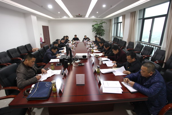 
　　農(nóng)村電氣化網(wǎng)訊：1月19日上午，郎溪供電公司召開黨建工作務(wù)虛會，總結(jié)年度重點工作，共同謀劃2018年黨建工作思路。郎溪供電公司黨委副書記王九勝、紀(jì)委書記工會主席宋仙平，黨建部負(fù)責(zé)人、16個黨（總）支部負(fù)責(zé)人共計22人參加會議