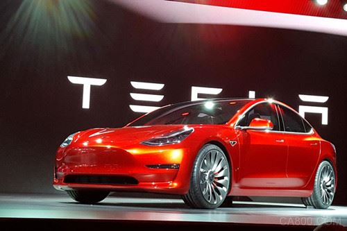 
                    
	【TechWeb報道】1月26日消息，據(jù)國外媒體報道，國外電動汽車廠商特斯拉近日被員工自揭家丑，稱Model 3電池生產(chǎn)問題比特斯拉自身承認的還要嚴重，可能進一步拖累Model 3整車生產(chǎn)計劃。


	 


	特斯拉model 3


	透露這一消息的，是特斯拉超級電池工廠的工程師和最近幾個月在超級電池工廠工作過的前員工