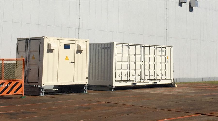 
	中國儲能網(wǎng)訊：2017年12月25日，由南瑞繼保公司研制的集裝箱式儲能變流整體解決方案在日本名古屋市順利通過了日本客戶組織的嚴(yán)格現(xiàn)場驗(yàn)收，成功投入運(yùn)行。該儲能解決方案包括南瑞繼保自主研制的雙極式儲能變流器PCS-9567、儲能系統(tǒng)控制器PCS-9617MG，以及能量管理監(jiān)控系統(tǒng)PCS-9700-ESS