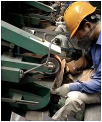 
                    
	眾所周知，中國有著規(guī)模最大、門類最多的實體制造業(yè)，面對競爭愈發(fā)激烈的市場，大家都覺得自己所處行業(yè)越來越難，都想進行產(chǎn)業(yè)升級。其實每個行業(yè)都有他的價值和巨大市場容量，所謂產(chǎn)業(yè)升級并不意味著要改行，針對傳統(tǒng)行業(yè)的產(chǎn)業(yè)升級需要的是“智慧借力”