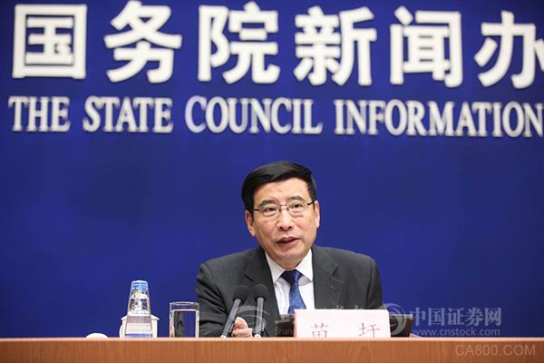 
                    
	  1月30日從國新辦客戶端獲悉，國務院新聞辦舉行2017年工業(yè)通信業(yè)發(fā)展情況發(fā)布會。工業(yè)和信息化部部長苗圩表示，2017年，工業(yè)運行穩(wěn)中有進、穩(wěn)中向好、好于預期，整體呈現質量效益同步改善、結構調整明顯加快、新舊動能有序轉換的良好勢頭，工業(yè)經濟站上高質量發(fā)展新起點；信息通信業(yè)保持快速發(fā)展，互聯網迅猛發(fā)展，數字經濟規(guī)模持續(xù)壯大，對經濟增長的支撐作用不斷增強