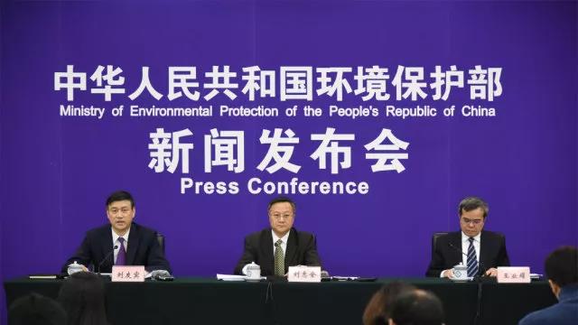 
            	31日，環(huán)境保護部新聞發(fā)布會在京召開。環(huán)境保護部環(huán)境監(jiān)測司司長劉志全出席發(fā)布會，并就記著提出的有關(guān)如何進一步提高空氣質(zhì)量預報準確性的問題予以回應(yīng)