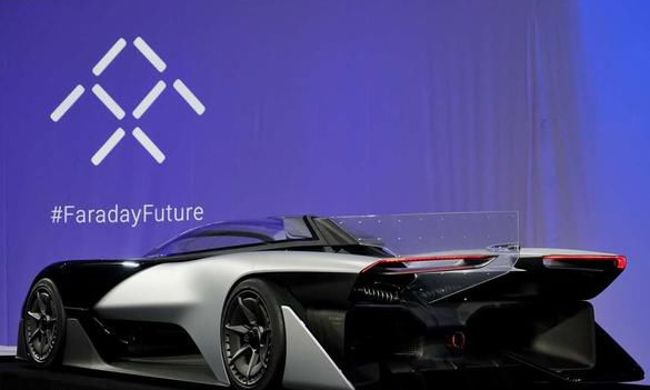 
                
	
                    
	據(jù)外媒報(bào)道，法拉第未來(lái)公司聲稱，前CFOStefanKrause要求員工在他與公司的最后一天跟隨他去一個(gè)新項(xiàng)目，他的新公司可能參與了竊取商業(yè)機(jī)密的行為，根據(jù)今天在中加利福尼亞地區(qū)法院提起的一項(xiàng)新訴訟，他的新公司可能參與了竊取商業(yè)機(jī)密的行為。

	

	這起訴訟將克勞斯的創(chuàng)業(yè)公司Evelozcityinc.列為唯一的被告