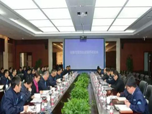 
                
	
                    
	1月30日，中國(guó)核電召開首個(gè)共享處室—設(shè)備可靠性處試運(yùn)作啟動(dòng)會(huì)，對(duì)設(shè)備可靠性處的組建過(guò)程、職責(zé)定位、管理方式、運(yùn)作機(jī)制等進(jìn)行了介紹，對(duì)試運(yùn)作階段的工作進(jìn)行了部署與動(dòng)員，標(biāo)志著中國(guó)核電共享處室的組織管理模式創(chuàng)新邁出重要一步，中國(guó)核電設(shè)備可靠性標(biāo)準(zhǔn)化建設(shè)進(jìn)入全新階段。

	

	據(jù)介紹，中國(guó)核電共享處室是基于人員、技術(shù)、資源整體板塊共享和效益最大化原則，服務(wù)于中國(guó)核電戰(zhàn)略目標(biāo)，為加強(qiáng)專業(yè)化運(yùn)作、集約化經(jīng)營(yíng)而設(shè)置的創(chuàng)