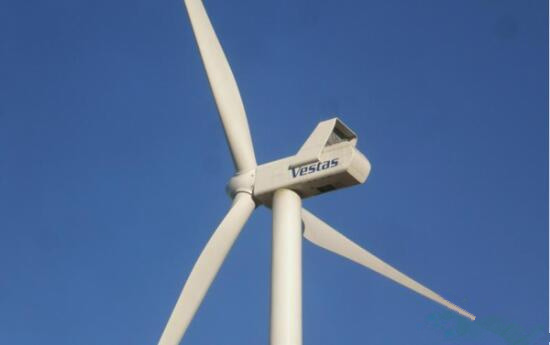 
                
	
                    
	近日，維斯塔斯海外業(yè)務(wù)再創(chuàng)新高，獲得泰國(guó)Rom Klao風(fēng)電場(chǎng)訂單，總裝機(jī)為45兆瓦，采用維斯塔斯13V136-3.45 MW的渦輪機(jī)。據(jù)維斯塔斯官網(wǎng)介紹，這些渦輪機(jī)的中心高度達(dá)到了162米，再次刷新亞洲最高記錄