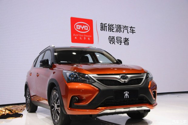 
	中國儲(chǔ)能網(wǎng)訊：新能源汽車的競爭已經(jīng)全面延伸至電池領(lǐng)域，各方紛紛開始搶占動(dòng)力電池制高點(diǎn)。


	一直受困于產(chǎn)能的特斯拉，日前正與智利鋰礦巨頭SQM就鋰電池原材料的供應(yīng)進(jìn)行談判，未來特斯拉可能將在智利建立一座電池工廠以生產(chǎn)其所需的高質(zhì)量鋰電池