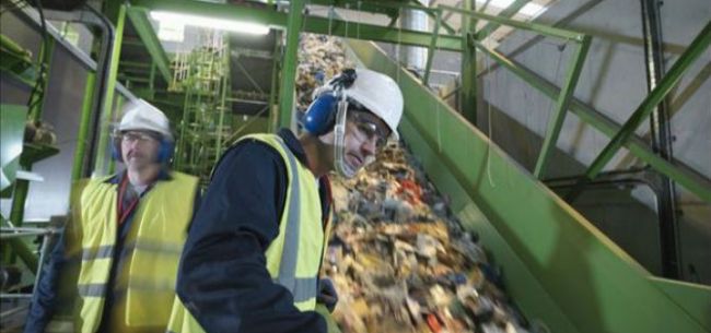 
            	“中國打個噴嚏，歐美國家就感冒”。今年起，中國全面禁止廢塑料等24類固體廢物入境