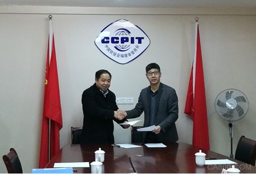 
                    
	2018年2月6日，國際在線展會集團(tuán)VirtualExpo旗下的DirectIndustry工業(yè)在線展會和中國貿(mào)促會福建省委員會暨中國國際商會福建商會（下面簡稱福建省貿(mào)促會）簽訂戰(zhàn)略合作協(xié)議，未來雙方將借助各自領(lǐng)域中的資源和經(jīng)驗，創(chuàng)新當(dāng)前工業(yè)品國際營銷模式，幫助福建省制造企業(yè)更好地“走出去”，促進(jìn)福建省對外貿(mào)易的發(fā)展。 


	


	VirtualExpo集團(tuán)大中華區(qū)營銷中心總經(jīng)理何偉光、福建省貿(mào)促會副會長陳揚共同出席了此次簽約儀式