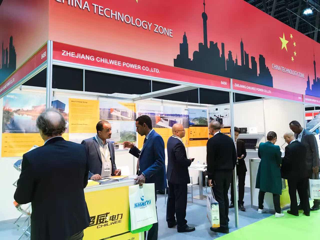 
	中國儲能網(wǎng)訊：超威電力致力于為客戶提供先進(jìn)的能源解決方案，其業(yè)務(wù)涵蓋微電網(wǎng)、工商業(yè)儲能、戶用儲能系統(tǒng)，遍及歐美，亞洲，南太平洋島國、法屬島嶼區(qū)域。1月 15日至18日，超威電力首次在阿布扎比能源展推出微電網(wǎng)和大型儲能系統(tǒng)