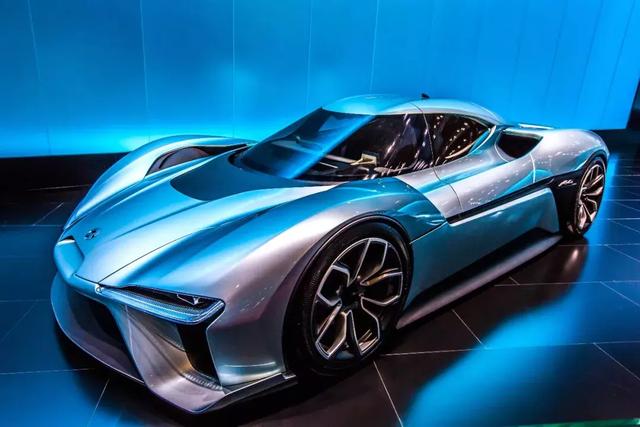 
	中國儲能網(wǎng)訊：一個(gè)殘酷的現(xiàn)實(shí)是，目前國內(nèi)的新能源車企，已經(jīng)多達(dá)300多家。不可避免地，隨著資本站隊(duì)進(jìn)入下半場，接下來競爭將聚焦在資金、造車資質(zhì)和能力上，可向而見不少車企將被洗牌出局