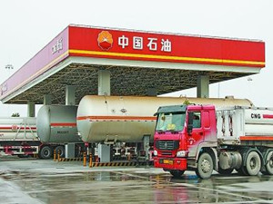 
                
	
                    
	據(jù)悉，2017年，中國(guó)石油天然氣業(yè)務(wù)取得歷史性突破，產(chǎn)量達(dá)到1033億立方米，同比增長(zhǎng)5.3%，首次突破千億立方米，占到國(guó)內(nèi)天然氣產(chǎn)量的70.1%、消費(fèi)量的44%。

	

	對(duì)于中國(guó)石油來說，天然氣突破千億方也具有里程碑意義