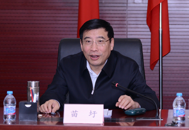 
                    
	2018年2月9日，工業(yè)和信息化部與工商銀行在北京簽訂《中國制造2025》戰(zhàn)略合作協(xié)議，工業(yè)和信息化部部長苗圩、中國工商銀行股份有限公司董事長易會滿代表雙方簽署協(xié)議。


	


	為貫徹落實(shí)全國金融工作會議精神，探索金融服務(wù)實(shí)體經(jīng)濟(jì)、促進(jìn)制造業(yè)轉(zhuǎn)型升級的有效途徑，協(xié)議明確，雙方將圍繞《中國制造2025》重點(diǎn)任務(wù)和目標(biāo)，以重大工程和項(xiàng)目為牽引，進(jìn)一步加強(qiáng)產(chǎn)業(yè)政策與金融服務(wù)互動，促進(jìn)制造業(yè)與金融合作對接