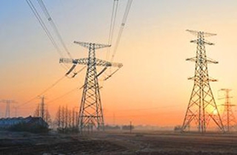 
                
	
                    
	日前，廣西電網(wǎng)公司柳州柳江供電公司成團供電所運維人員翻山越嶺對10千伏北弓線進行巡視維護。北弓線為成團23個村屯供電，是巡視的重點之一，春節(jié)前他們要完成所有10條10千伏線路的巡視維護