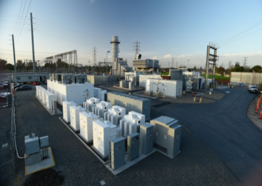 
	中國(guó)儲(chǔ)能網(wǎng)訊：經(jīng)過(guò)幾次初步嘗試后，電力行業(yè)巨頭通用電氣（GE）決定采用一種新的儲(chǔ)能方式。


	通用電氣在2018年將其儲(chǔ)能業(yè)務(wù)升級(jí)為一個(gè)獨(dú)立部門