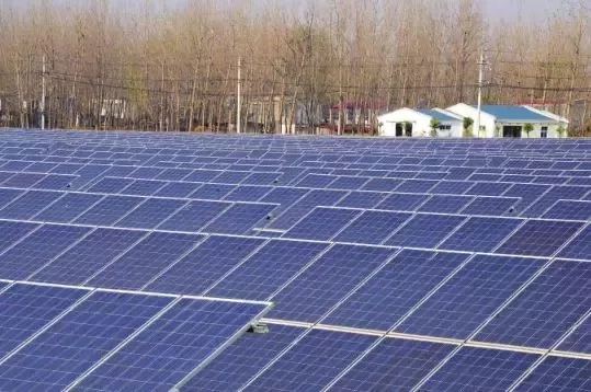 
	中國(guó)儲(chǔ)能網(wǎng)訊：在過去一年里“爆發(fā)式發(fā)展”的分布式光伏發(fā)電在新年伊始再次迎來發(fā)展的“利好消息”，分布式發(fā)電市場(chǎng)化交易試點(diǎn)正成為行業(yè)及市場(chǎng)的新期待，新型售電市場(chǎng)離我們?cè)絹碓浇?


	 



	電力與人們的生活精密相連，2018年新年伊始，分布式光伏發(fā)電就迎來了發(fā)展的利好消息