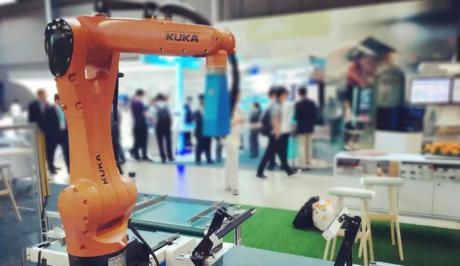 
                
	共享經(jīng)濟與工業(yè)實體其實早已悄悄開啟了融合的步伐，共享制造作為共享經(jīng)濟與實體經(jīng)濟深度融合的產(chǎn)物，能否成為中國實體經(jīng)濟復(fù)蘇的催化劑?


	 


	高鐵、支付寶、共享單車、網(wǎng)購......


	外國友人評出的中國“新四大發(fā)明”中，互聯(lián)網(wǎng)元素格外鮮明。這些互聯(lián)網(wǎng)新業(yè)態(tài)的發(fā)展，是中國互聯(lián)網(wǎng)經(jīng)濟飛速發(fā)展的縮影