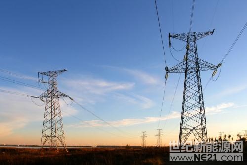 ——能源轉(zhuǎn)型期我國(guó)電網(wǎng)規(guī)劃建設(shè)的思路探討

西南電力設(shè)計(jì)院原副總工   吳安平

0、引言

關(guān)于電網(wǎng)的未來(lái)，有兩種完全對(duì)立的觀點(diǎn)：一種認(rèn)為電網(wǎng)會(huì)朝著“同步電網(wǎng)數(shù)量越來(lái)越少、電網(wǎng)規(guī)模越來(lái)越大”的方向發(fā)展，最終形成以特高壓（主要是交流特高壓）為骨干網(wǎng)架、全球互聯(lián)并統(tǒng)一調(diào)度的超級(jí)大電網(wǎng)；另一種則認(rèn)為可再生能源分散化的生產(chǎn)和消費(fèi)模式，再加上儲(chǔ)能技術(shù)的突破和廣泛應(yīng)用，將導(dǎo)致電網(wǎng)的消亡。兩種觀點(diǎn)盡管南轅北轍，但卻都認(rèn)為是建設(shè)能源互聯(lián)網(wǎng)的結(jié)果