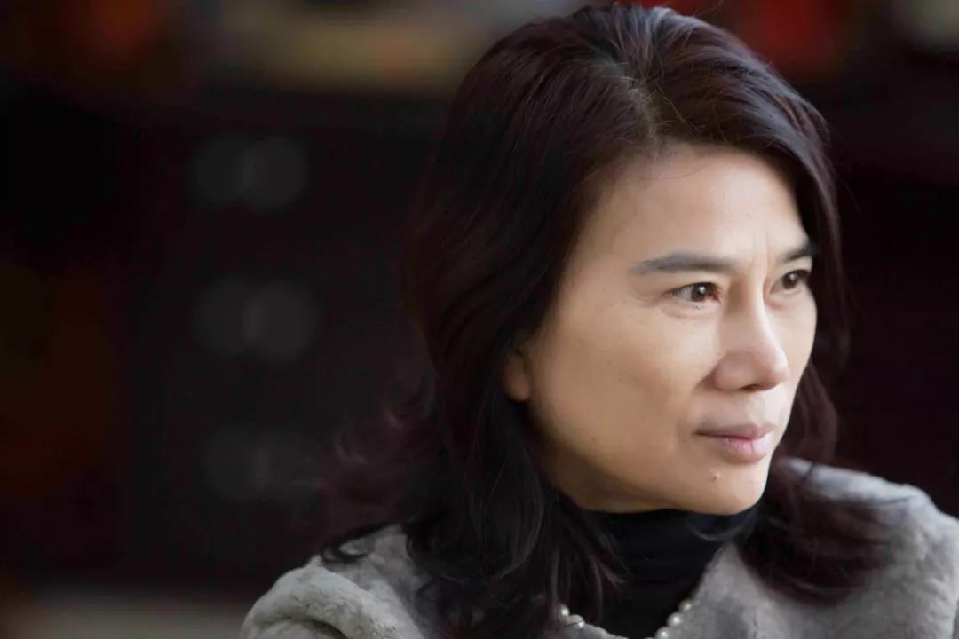 
	中國(guó)儲(chǔ)能網(wǎng)訊：3月3日晚間，《中國(guó)企業(yè)家》采訪了正在參加全國(guó)人民代表大會(huì)的董明珠，本文為針對(duì)珠海銀隆的采訪內(nèi)容。




	


	攝影：《中國(guó)企業(yè)家》雜志 鄧攀



	2016年12月，董明珠攜多位商界巨子共同對(duì)銀隆投資30億元，其中董個(gè)人投資10億元，可以說(shuō)是押上了全部身家