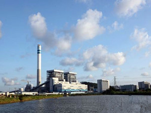 
                
	
                    
	2月26日，由中國(guó)能建浙江火電承擔(dān)的全國(guó)首個(gè)離岸海島電廠——六橫電廠1號(hào)、2號(hào)機(jī)組并網(wǎng)發(fā)電，標(biāo)志著中國(guó)能建浙江火電圓滿完成了兩臺(tái)百萬(wàn)機(jī)組的全部檢修任務(wù)。

	

	據(jù)悉，六橫電廠2號(hào)機(jī)組于2月4日停機(jī)開(kāi)始檢修，于19日并網(wǎng)