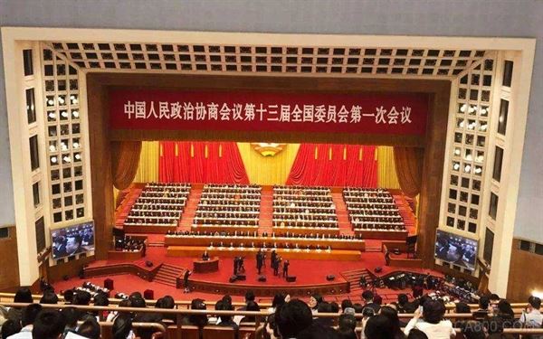 
                    
	3月5日上午9時，十三屆全國人大一次會議開幕，國務院總理李克強作政府工作報告。報告中提到的很多事情，都是制造業(yè)企業(yè)家關心的