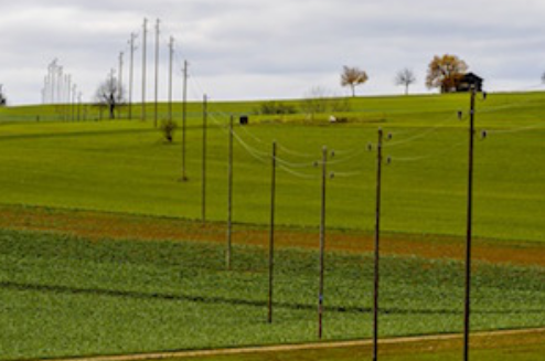 
	中國儲能網(wǎng)訊：根據(jù)日前發(fā)布的一份調(diào)查報(bào)告，使用電池儲能來降低電力高峰需求可能是美國電力配送合作社中最為明確定義的電池儲能業(yè)務(wù)案例之一。


	報(bào)告發(fā)現(xiàn)，美國電力配送合作社采用電池儲能系統(tǒng)的主要驅(qū)動因素是用于電力負(fù)載平衡