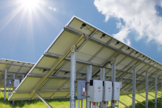 
	中國儲能網(wǎng)訊：日前據(jù)悉，美國佛羅里達(dá)電力和照明（FPL）公司已經(jīng)為其現(xiàn)有的74.5兆瓦的巴布科克牧場太陽能發(fā)電中心增加了10兆瓦/ 40兆瓦時的電池，創(chuàng)建了美國目前規(guī)模最大的太陽能+電池儲能系統(tǒng)。


	這也是FPL公司在數(shù)月后推出的第二個這樣的太陽能+儲能項目