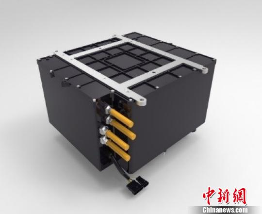 
	中國儲能網(wǎng)訊：中國科學(xué)院大連化學(xué)物理研究所(以下簡稱大連化物所)14日對外發(fā)布消息稱，由該所持股企業(yè)新源動力股份有限公司開發(fā)的HYMOD-300型車用燃料電池電堆模塊，經(jīng)壽命測試和整車應(yīng)用驗證，突破了車用燃料電池5000小時的耐久性難關(guān)，成為中國首例自主研發(fā)的超越5000小時耐久性的燃料電池產(chǎn)品。


	



	同時，該產(chǎn)品還實現(xiàn)了電堆在-10℃環(huán)境下的低溫啟動，以及在-40℃下的儲存