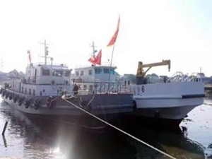 
                
	
                    
	近日，江蘇海宏風(fēng)電運(yùn)維服務(wù)有限公司與華電重工簽署合作協(xié)議，租賃一條海上風(fēng)電運(yùn)維船服務(wù)于國(guó)家電投濱海H2風(fēng)電場(chǎng)。合作協(xié)議的簽訂是繼江蘇海宏與江蘇鑫易達(dá)合作海上風(fēng)電管樁運(yùn)輸后，在海上風(fēng)電服務(wù)市場(chǎng)的又一戰(zhàn)略突破