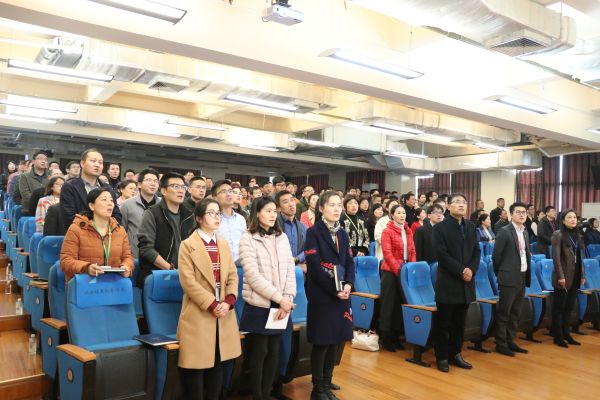 
                
	
                    
	3月12日，為響應(yīng)公司“優(yōu)化產(chǎn)業(yè)布局，促轉(zhuǎn)型謀新篇”的經(jīng)營(yíng)戰(zhàn)略，由遠(yuǎn)東控股集團(tuán)遠(yuǎn)東大學(xué)組織的“和諧大講堂”之行業(yè)動(dòng)態(tài)第二期順利舉行。本期活動(dòng)特邀主講嘉賓孫昕博士（教授級(jí)高工、電氣和電子工程師學(xué)會(huì)(IEEE)高級(jí)會(huì)員，中國(guó)電機(jī)工程學(xué)會(huì)會(huì)士、常務(wù)理事兼電力建設(shè)專(zhuān)委會(huì)主任委員，中國(guó)能源研究會(huì)常務(wù)理事兼能源互聯(lián)網(wǎng)專(zhuān)家委員，國(guó)務(wù)院特殊津貼專(zhuān)家）作《能源轉(zhuǎn)型與綜合能源系統(tǒng)》的主題報(bào)告