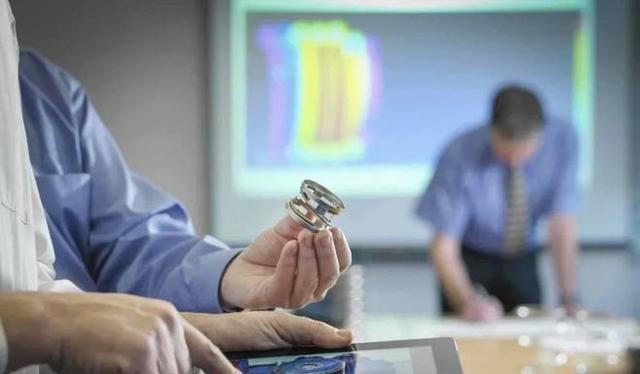 
	2012年，美國(guó)通用電氣公司（GE）率先推出Predix平臺(tái)，被認(rèn)為是工業(yè)互聯(lián)網(wǎng)風(fēng)靡全球的起點(diǎn)；2018年，我國(guó)政府工作報(bào)告提出加快制造強(qiáng)國(guó)建設(shè)，發(fā)展工業(yè)互聯(lián)網(wǎng)平臺(tái)，創(chuàng)建“中國(guó)制造2025”示范區(qū)，工業(yè)互聯(lián)網(wǎng)上升到前所未有的高度。


	IDC數(shù)據(jù)顯示，2020年的中國(guó)工業(yè)互聯(lián)網(wǎng)市場(chǎng)規(guī)模可達(dá)1275億美元，2015-2020年均復(fù)合增速約14.7%