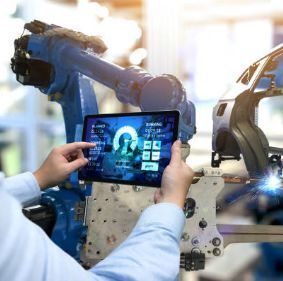 
	文丨100EC.CN


	 


	當(dāng)前，國(guó)內(nèi)外企業(yè)工業(yè)互聯(lián)網(wǎng)平臺(tái)正處于規(guī)?；瘮U(kuò)張的關(guān)鍵期，毋庸置疑，工業(yè)互聯(lián)網(wǎng)平臺(tái)成為推動(dòng)制造業(yè)與互聯(lián)網(wǎng)融合發(fā)展的重要抓手。本文為大家整理出當(dāng)前國(guó)內(nèi)外26家領(lǐng)先企業(yè)工業(yè)互聯(lián)網(wǎng)平臺(tái)信息，以供大家參考：


	


	01、公司名稱：航天云網(wǎng)


	


	平臺(tái)名稱：INDICS平臺(tái)


	


	航天科工基于自身在制造業(yè)的雄厚實(shí)力和在工業(yè)互聯(lián)網(wǎng)領(lǐng)域的先行先試經(jīng)驗(yàn)，打造了工業(yè)互聯(lián)網(wǎng)平臺(tái)INDICS