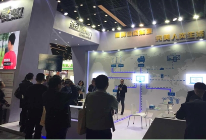 
			              日前，全球最具影響力、市場(chǎng)定位最精準(zhǔn)的儲(chǔ)能專業(yè)品牌展覽會(huì)——儲(chǔ)能國(guó)際峰會(huì)暨展覽會(huì)2018(ESIE)在北京國(guó)家會(huì)議中心盛大開(kāi)幕，超威集團(tuán)旗下全資子公司超威電力攜“儲(chǔ)能系統(tǒng)解決方案及產(chǎn)品微電網(wǎng)和大型儲(chǔ)能系統(tǒng)”隆重亮相，與國(guó)內(nèi)外參展企業(yè)、專家及客戶共同探討儲(chǔ)能政策機(jī)制、技術(shù)創(chuàng)新等熱點(diǎn)話題，攜手研究行業(yè)發(fā)展新方向。
本次展會(huì)由國(guó)家能源局科技裝備司指導(dǎo)，中國(guó)能源研究會(huì)、中關(guān)村管委會(huì)支持，中關(guān)村儲(chǔ)能產(chǎn)業(yè)技術(shù)聯(lián)盟主辦