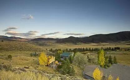 　　在可再生能源領(lǐng)域，對(duì)成本下降趨勢(shì)的預(yù)測(cè)往往跟不上實(shí)際的發(fā)展節(jié)奏，因?yàn)檫@根本就不是一個(gè)按套路出牌的領(lǐng)域。美國(guó)科羅拉多州近期的一次能源項(xiàng)目招標(biāo)結(jié)果便再次佐證了這一點(diǎn)，其可再生能源發(fā)電和儲(chǔ)能組合電力價(jià)格低到你想不到！

　　
　　2018 年伊始，可再生能源領(lǐng)域傳來一條振奮人心的好消息：在美國(guó)科羅拉多州Xcel 能源公司（Xcel Energy）舉行的一次招標(biāo)項(xiàng)目中，可再生能源的投標(biāo)出現(xiàn)了超低報(bào)價(jià)！
　　
　　此次招投標(biāo)在不同方面都呈現(xiàn)出了顯著特征