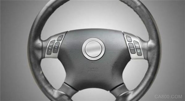 
	據(jù)美國汽車協(xié)會中大西洋分會（AAA Mid-Atlantic）的一份新消費(fèi)者調(diào)查報告顯示，有70%的弗吉尼亞州駕駛員表示，自動駕駛汽車的安全性及可靠性是重中之重。他（她）們還詢問了以下事宜：自動駕駛汽車的潛在維護(hù)成本、對車載系統(tǒng)數(shù)據(jù)的安全防護(hù)及車載網(wǎng)絡(luò)所面臨的安全威脅