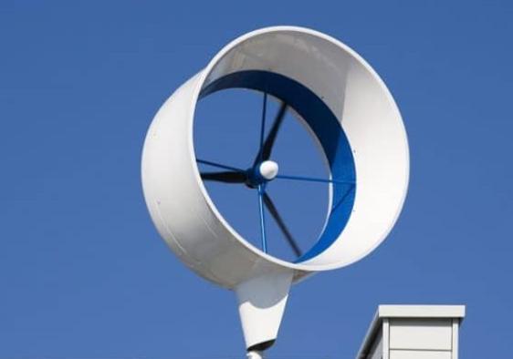  　　有人說，在分布式光伏大火之后，分散式風(fēng)電也要火了。
 
　　所謂分散式風(fēng)電，和分布式光伏有相似之處——不以大規(guī)模遠(yuǎn)距離輸送電力為目的，產(chǎn)生電力就近接入當(dāng)?shù)仉娋W(wǎng)消納的風(fēng)電項目