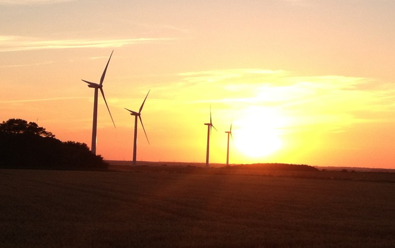  　　歐洲風(fēng)能協(xié)會(huì)WindEurope的一份報(bào)告顯示，2017年歐洲風(fēng)電總投資達(dá)512億歐元，同比增長(zhǎng)9%，今年有望繼續(xù)增加。
 

 
2017年歐洲風(fēng)電總投資達(dá)512億歐元 同比增9%
 
　　WindEurope認(rèn)為，到2020年市場(chǎng)投資前景將保持強(qiáng)勁