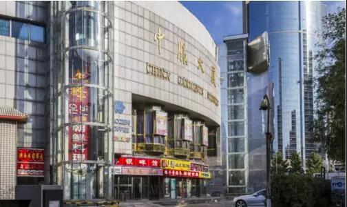 
	中國儲(chǔ)能網(wǎng)訊：近日，為促進(jìn)節(jié)能減排、合作共贏，北京仟億新能與國貿(mào)附近中服大廈就儲(chǔ)能電站節(jié)能服務(wù)達(dá)成合作，此舉有利于中服大廈低碳發(fā)展。


	



	中服大廈是一座集多功能服務(wù)、豪華商場為一體、采用先進(jìn)電腦管理系統(tǒng)進(jìn)行管理的高級(jí)寫字樓，擠身于京城四大高層建筑之列，坐落在舉世聞名的長安街與高級(jí)寫字樓云集的東三環(huán)之交匯處