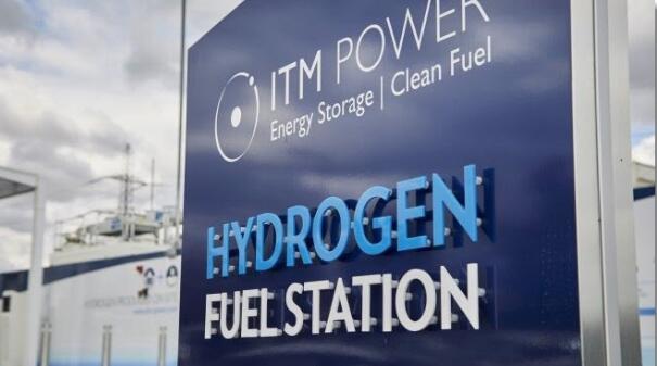 
			              能源存儲和清潔燃料公司ITM Power宣布，包括ITM Power，殼牌，豐田，本田和現(xiàn)代在內(nèi)的財團已經(jīng)從運輸部“DfT”獲得了880萬英鎊的資助，改善和擴建加氫站的網(wǎng)絡(luò)，以支持在英國繼續(xù)推出氫燃料電池電動汽車(FCEV)。
在總計880萬英鎊的撥款中，ITM Power將從DfT獲得430萬英鎊，用于建設(shè)4座新的加氫站，并升級5座現(xiàn)有的加氫站，以增加支持更大型FCEV車隊的能力