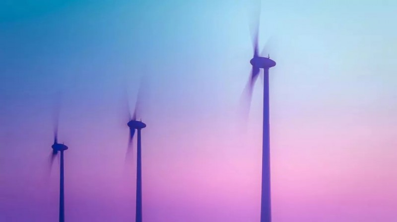  　　風(fēng)力發(fā)電作為新能源的第一大發(fā)電主力，面臨著一大瓶頸就是棄風(fēng)限電問(wèn)題。儲(chǔ)能就是伴隨新能源快速發(fā)展的契機(jī)下，由于其能改善電能質(zhì)量，吸納棄風(fēng)棄光電量的優(yōu)勢(shì)得到新能源業(yè)內(nèi)的重視，電力投資企業(yè)、電網(wǎng)公司等對(duì)儲(chǔ)能電站的關(guān)注也達(dá)到了空前熱度