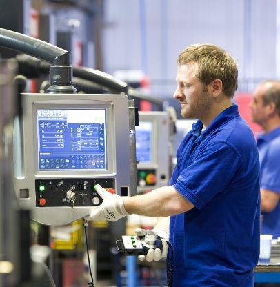 
	


	文丨互聯(lián)網(wǎng)周刊 & eNet研究院


	


	 


	


	  2018值得關(guān)注的工業(yè)互聯(lián)網(wǎng)平臺(tái)及 解決方案提供商TOP100！


	


	  5月2日，《互聯(lián)網(wǎng)周刊》與eNet研究院共同發(fā)布《2018最值得關(guān)注的工業(yè)互聯(lián)網(wǎng)平臺(tái)》，海爾COSMOPlat、用友精智工業(yè)互聯(lián)網(wǎng)平臺(tái)、東方國信BIOP平臺(tái)位列TOP3，樹根互聯(lián)根云平臺(tái)以及航天云網(wǎng)INDICS分列4、5。在同日發(fā)布的《2018工業(yè)互聯(lián)網(wǎng)解決方案提供商TOP100》中