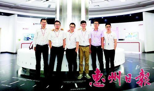 
	中國(guó)儲(chǔ)能網(wǎng)訊：曾幾何時(shí)，進(jìn)企業(yè)是眾多讀書(shū)不多的年輕人不得已而為之的選擇。然而，在仲愷高新區(qū)，一家本土誕生、專(zhuān)注“做世界上最好的鋰電池”的民營(yíng)企業(yè)惠州億緯鋰能股份有限公司，卻獲得了國(guó)內(nèi)外博士們的青睞，他們中不乏“海歸”博士后、知名高校的博士尖子