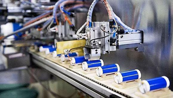 
	中國(guó)儲(chǔ)能網(wǎng)訊：近日，據(jù)國(guó)外媒體報(bào)道隨著中國(guó)新能源汽車補(bǔ)貼的退坡，韓國(guó)電池廠商正在加大對(duì)中國(guó)的投資。4月份“閃電”過(guò)會(huì)后的寧德時(shí)代，將在5月份正式在創(chuàng)業(yè)板掛牌