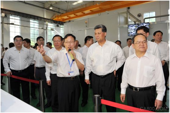 
	5月7日，廣西壯族自治區(qū)黨委書記鹿心社，自治區(qū)黨委副書記、自治區(qū)政府主席陳武率廣西黨政代表團(tuán)一行100余人，來到國機(jī)智能考察科技創(chuàng)新。廣東省委副書記、省長馬興瑞，省委副書記、廣州市委書記任學(xué)鋒，市委副書記、市長溫國輝等省市領(lǐng)導(dǎo)陪同考察