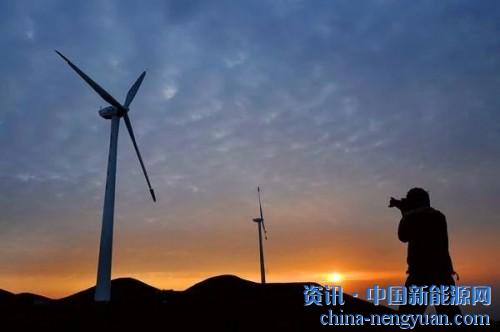                                                                                                                                                                     
	　　深陷債務(wù)危機(jī)的華銳風(fēng)電多次掙扎在生死邊緣。風(fēng)電巨頭的救贖之路，仍然坎坷