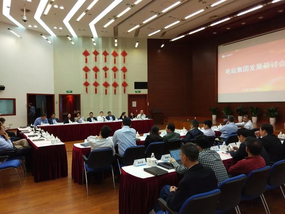 
	中國儲(chǔ)能網(wǎng)訊：近日，上海電氣電站集團(tuán)總裁曹敏主持召開企業(yè)發(fā)展研究專題會(huì)，研究產(chǎn)業(yè)發(fā)展方向，加快轉(zhuǎn)型升級，進(jìn)一步支撐上海電氣“三步走”戰(zhàn)略。電站集團(tuán)管理層人員、有關(guān)部門和企業(yè)負(fù)責(zé)人參加了會(huì)議