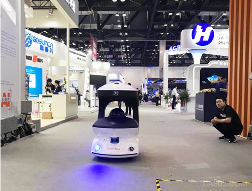 
                    
	隨著人工智能迅速崛起，機(jī)器人產(chǎn)業(yè)正向安防、警務(wù)等諸多領(lǐng)域加快擴(kuò)張，智能機(jī)器人的商業(yè)化前景愈發(fā)明朗。萬為智能作為一家專業(yè)的科技創(chuàng)新型企業(yè)，正通過技術(shù)創(chuàng)新與品質(zhì)提升來為客戶創(chuàng)造更大價(jià)值