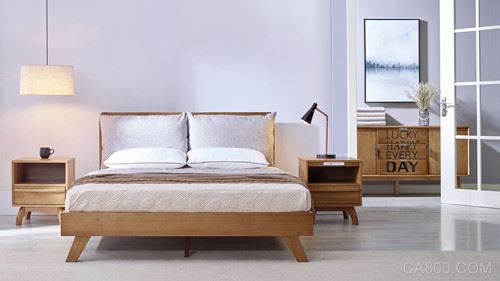 
                    
	  隨著一系列家具展的結(jié)束，我們看到了家具業(yè)許多知名的家具品牌推出了許多新品，在滿足消費(fèi)者需求的同時(shí)，也讓自身的銷售額得到提升。但在這些家具企業(yè)成功的背后，卻暗藏了家具制造業(yè)將面臨的重重危機(jī)，邊緣化問題、勞動力不足以及環(huán)保問題都是家具企業(yè)必須要邁過的坎